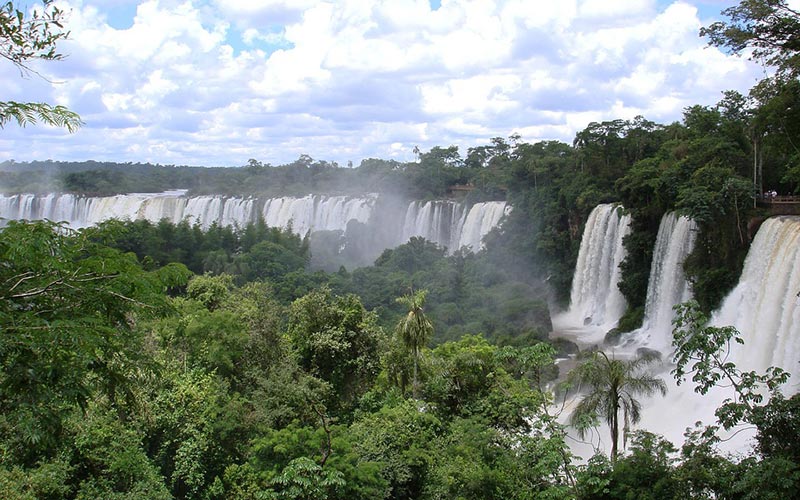 Point de vue lors de votre trekking au Brésil : les Chutes d'Iguazu